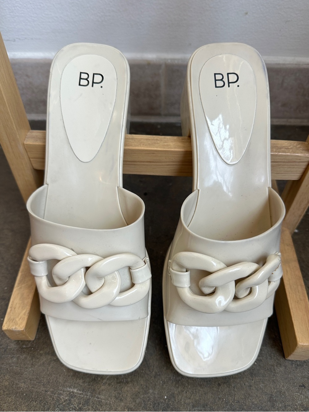 BP. Cream Chain Link Rubber Platform Slide Sandals Block Heel Size 10M